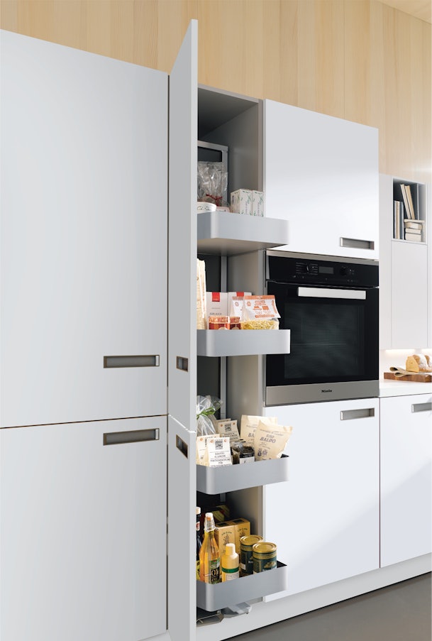 Apothekerskast binnen het nx240 keukenmodel van next125