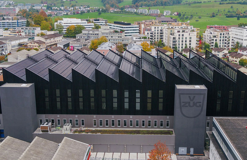 V-ZUG fabriek in Zwitserland waar sinds 1913 hoogwaardige keukenapparatuur wordt geproduceerd met strikte kwaliteitscontrole.