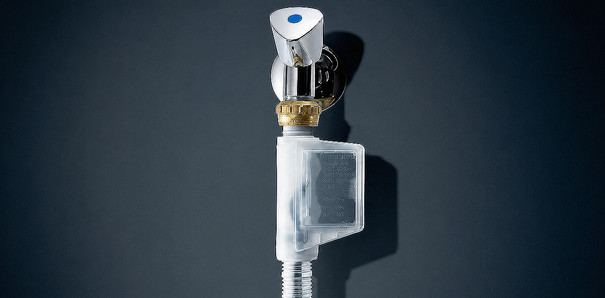aquaStop watertoevoer die bij lekkage automatisch afsluit bij een Siemens was-droogcombinatie