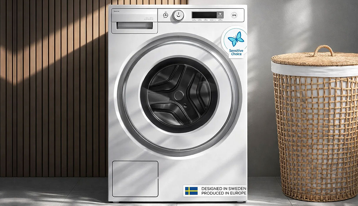 ASKO Logic voorlader wasmachine in moderne wasruimte met houten wand en wasmand