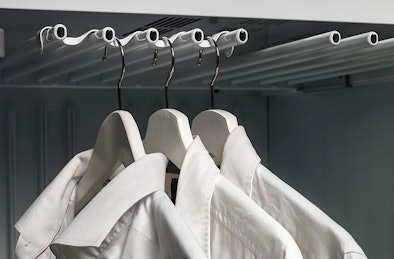 Zodra de kleren droog zijn gaat de droogkast automatisch uit.