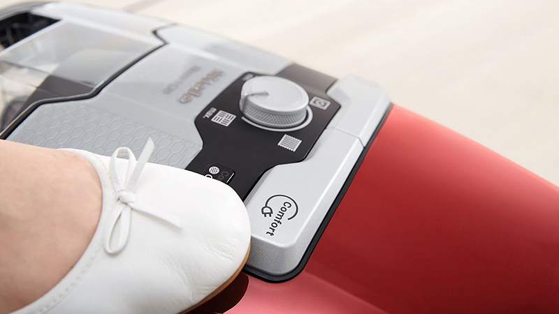 Automatisch oprolsnoersysteem stofzuigersnoer door tiptoets.