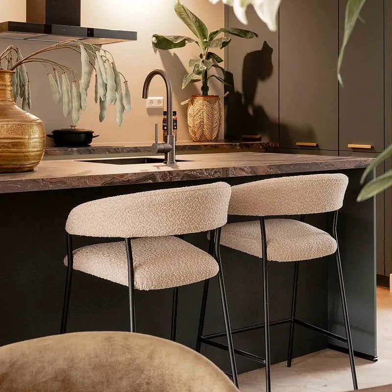 Barkrukken in taupekleur.