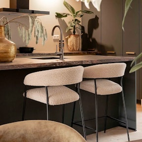 Barkrukken in taupekleur.