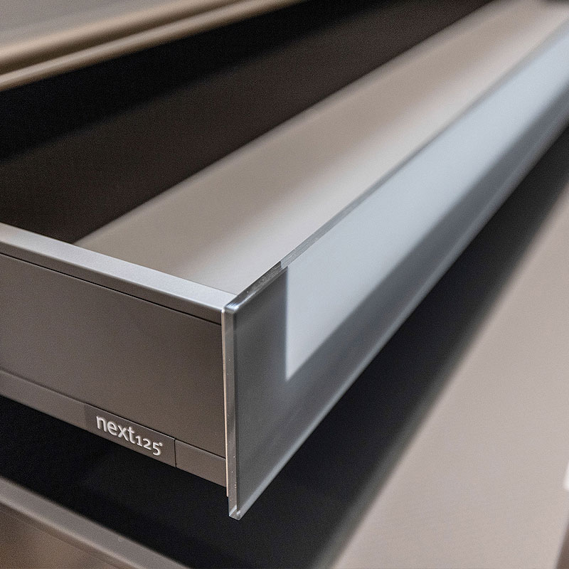 Binnenladen met glasfronten