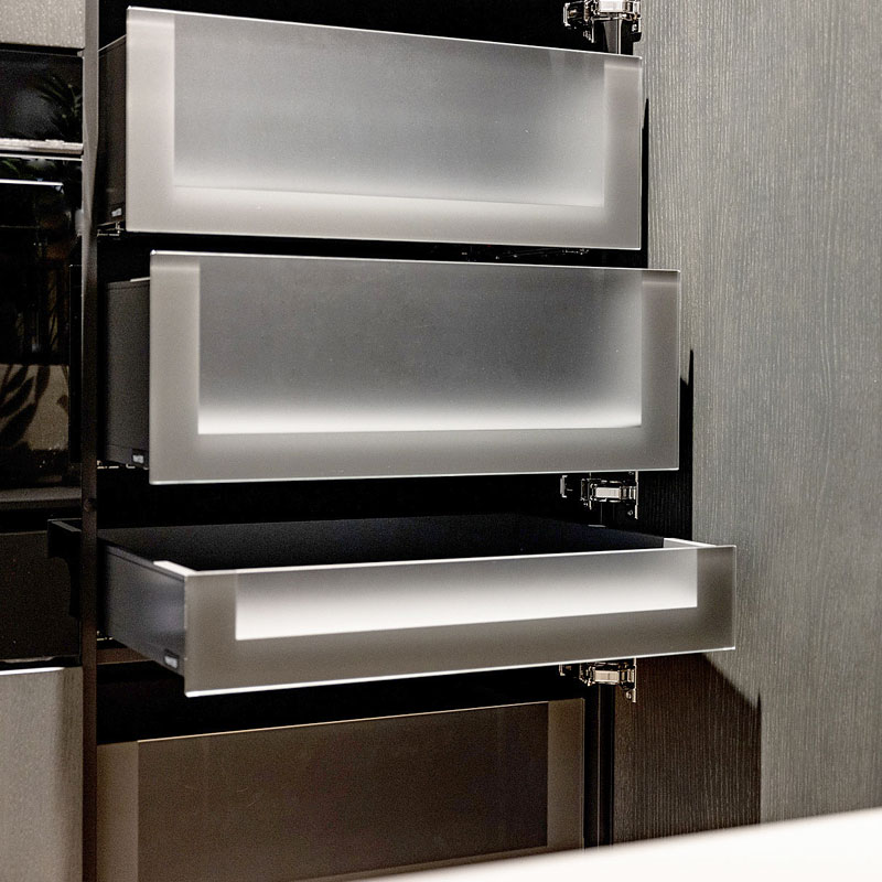 Binnen laden met glasfronten