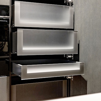 Binnen laden met glasfronten