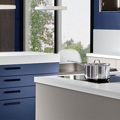 Praktisch keukenblok in blauw.