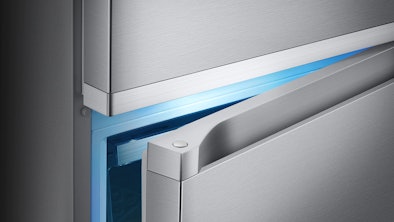 Blauwe handvatverlichting koelvriescombinatie