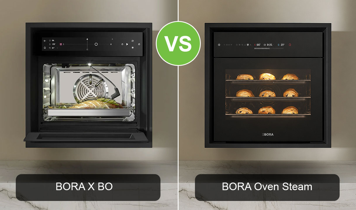 Vergelijking van de BORA X BO links met geopende ovendeur en de BORA Oven Steam rechts met gesloten deur en gebak op drie bakniveaus.