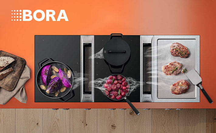 BORA kookplaat met geïntegreerde afzuiging en pannen tijdens het koken