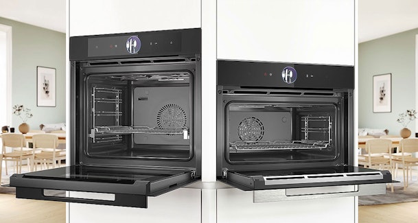 Geopende Bosch inbouw ovens voor een nis van 60 en 45 cm naast elkaar