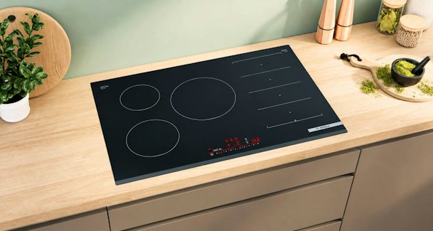 Bosch inductie kookplaat met ronde zones en flexzone in een houten werkblad