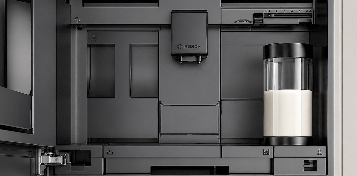 Gevulde melkhouder in een Bosch koffiemachine die zelf herkent hoeveel melk erin zit