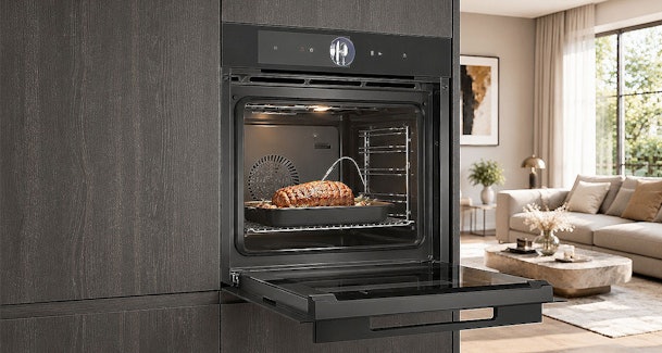 Bosch serie 8 oven met touchdisplay en rollade in de ruime ovenruimte