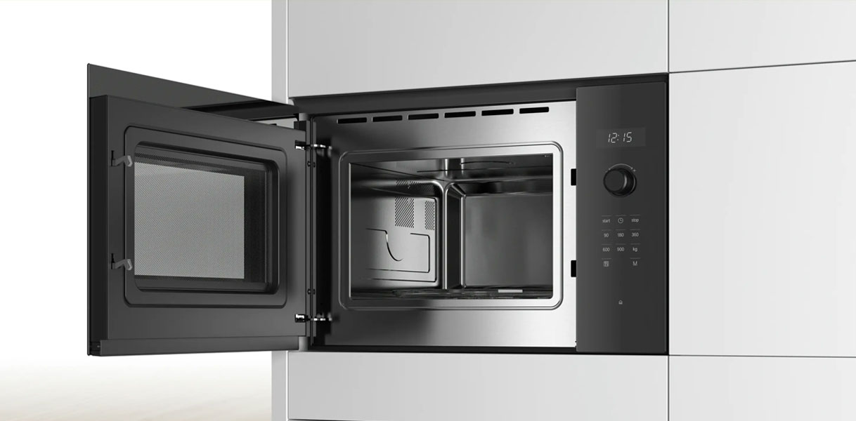 Bosch Serie 6 inbouw magnetron in RVS met open deur en zichtbaar grillelement en draaiplateau