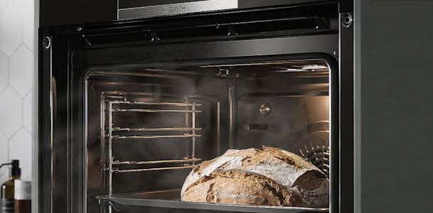 Brood met knapperige korst bakken met toegevoegde stoom in de Bosch stoomoven