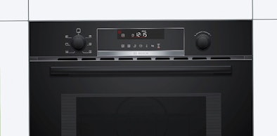 Bosch zwarte inbouw magnetron met digitaal display en draaiknoppen in donkere keukennis