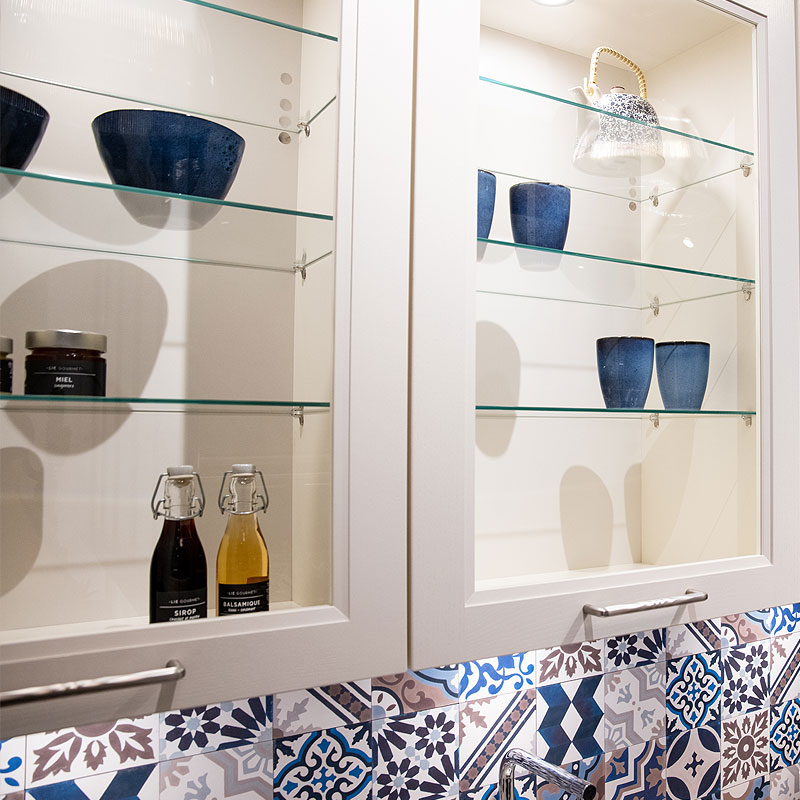 Bovenkasten met glasdeurtjes