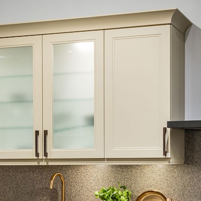 Bovenkastjes met kroonlijst