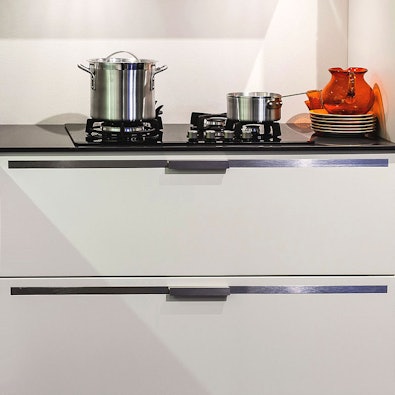 Brede witte keukenlades