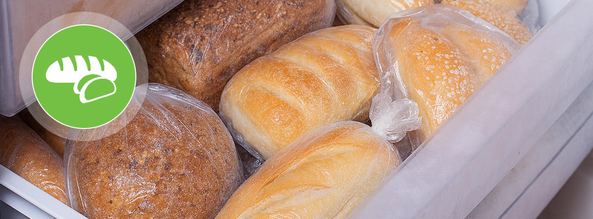 Ingevroren brood in diepvrieslade als voorbeeld van bewaartijd in de vriezer