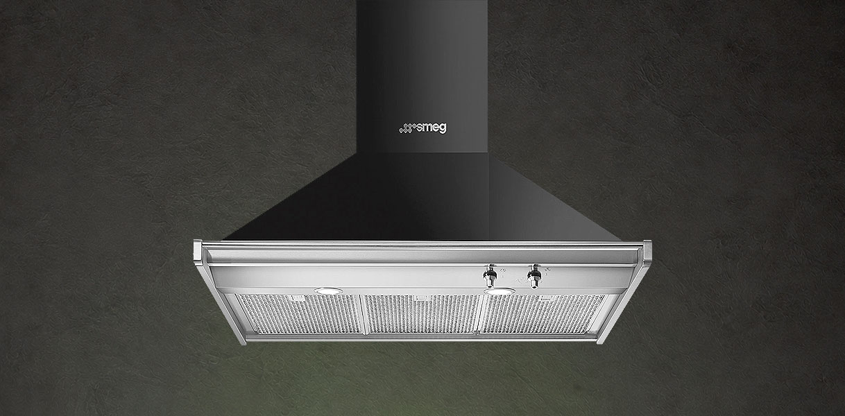 Smeg Classici tijdloze schouwkap uit de KD90H-serie boven een kookplaat