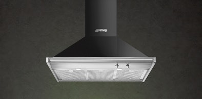 Smeg Classici tijdloze schouwkap uit de KD90H-serie boven een kookplaat