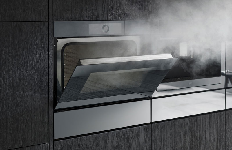 V-ZUG combi-stoomoven met innovatieve boilertechniek die Zwitsers vakmanschap en topkwaliteit in de keuken combineert.