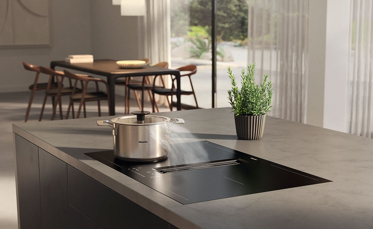 Miele inductiekookplaat met Con@ctivity technologie die automatisch de afzuiging aanstuurt tijdens het koken