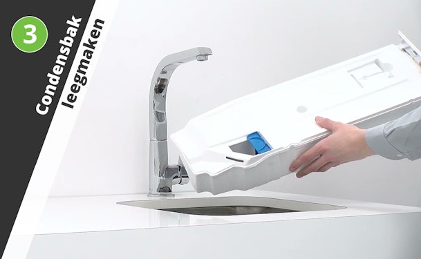 Condensbak droger leegmaken.