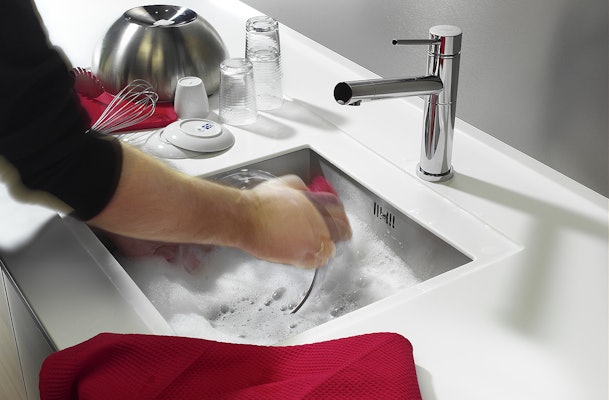 Maatwerk Corian aanrechtblad met een onderbouw spoelbak.