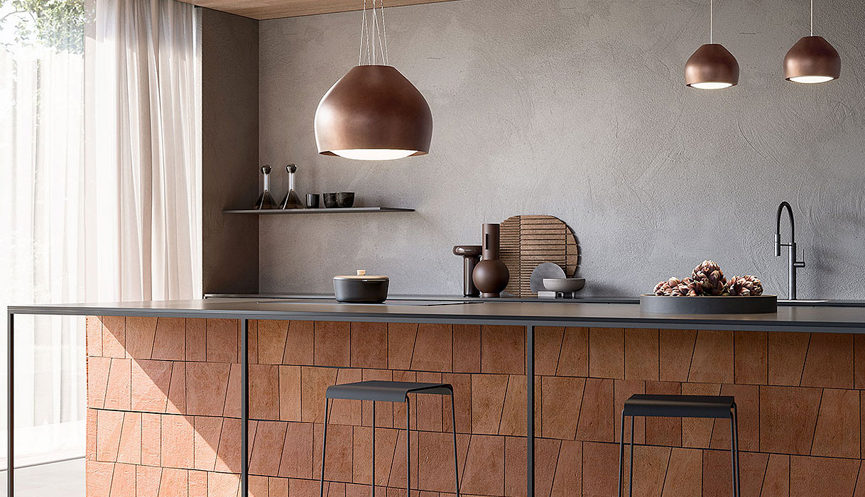 Koperen design afzuigkappen boven een keukeneiland tonen materiaal en afwerking