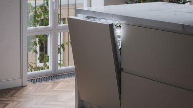 ATAG's push-to-open functie opent de vaatwasserdeur met een lichte duw op het bovenste deel van deur.