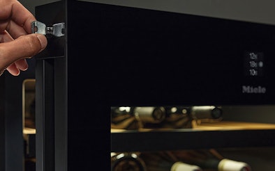 Miele wijnklimaatkast met geïntegreerd deurslot voor veilige opslag van exclusieve wijncollecties