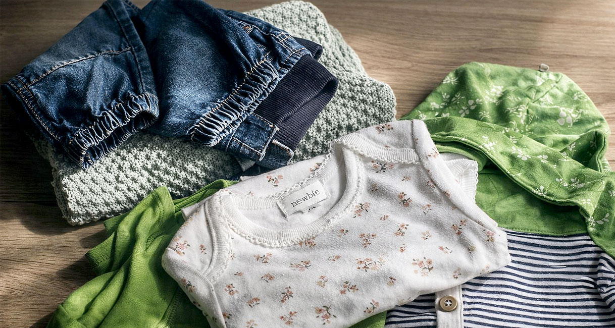 Babykleding en textiel in verschillende stoffen geschikt voor het hygiëne wasprogramma