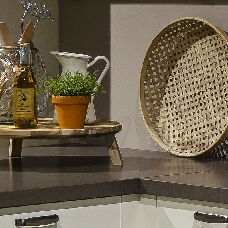 Donkere composieten keukenblad