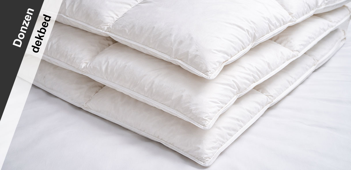 Wit donzen dekbed met doorgestikte vakken