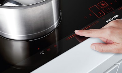 Met de nieuwe dual lightSlider verbindt je eenvoudig de iQ700-inductiekookplaten.