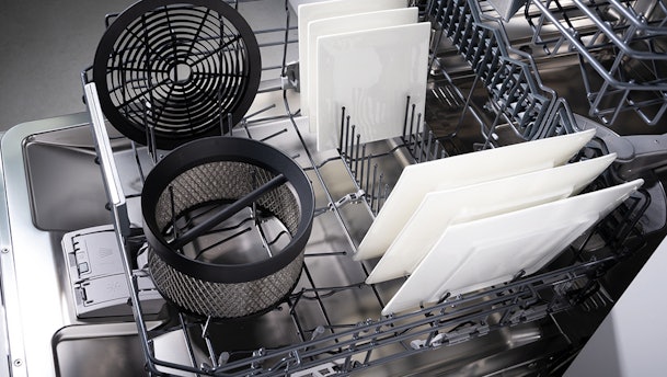 Eenvoudige reiniging van Basics kookplaat onderdelen.