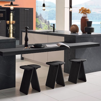 Design eetbar in donkere houttint