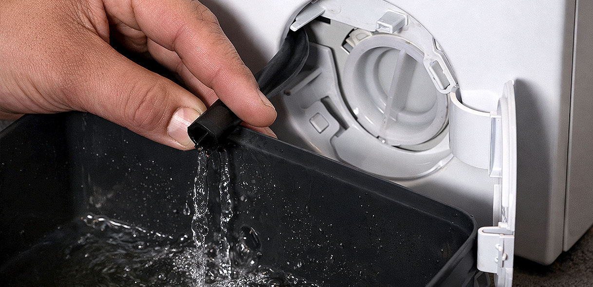 Water laten weglopen via pompfilter van Beko wasmachine bij foutcode EF20 of EF1