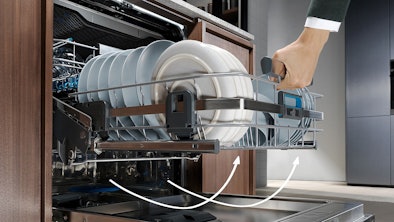 Electrolux vaatwasser met ComfortLift-systeem voor eenvoudig uitnemen van servies.