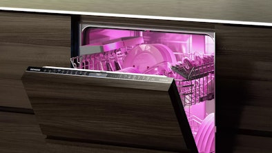 Siemens studioLine vaatwasser met emotionLight Pro verlichting.