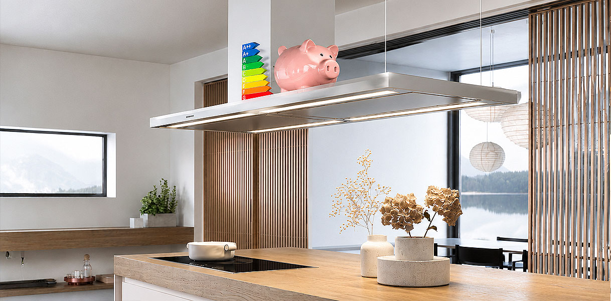 Eiland afzuigkap met energielabel en spaarvarken voor zuinig energieverbruik