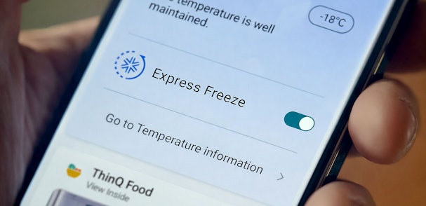 LG ThinQ app met Express Freeze functie ingeschakeld op een smartphone voor snel invriezen