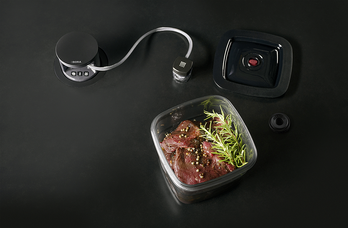 Extra snel voedsel marineren in vacuümdozen.