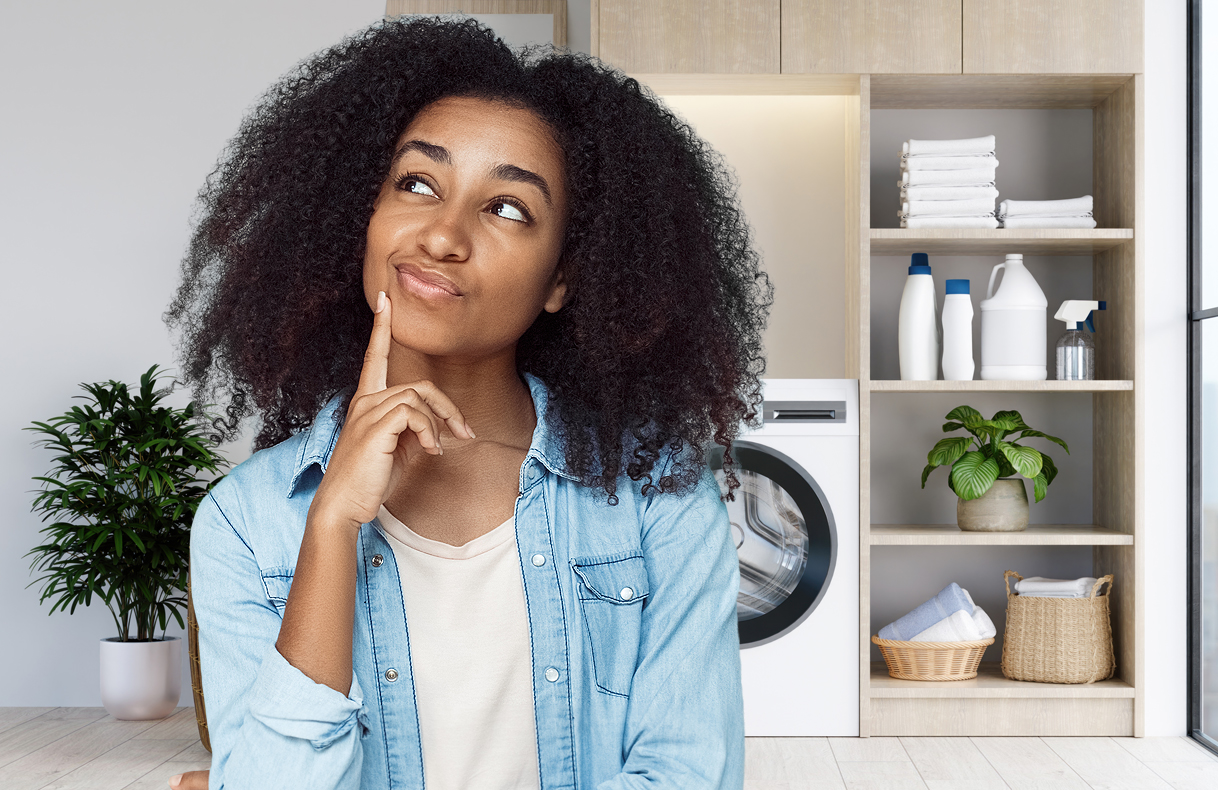 Vrouw denkt na over Bosch Iron Assist bij wasmachine