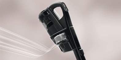 Close-up van Miele Triflex HX3 met zichtbaar HEPA Lifetime-filter en luchtstromen die schone uitblaaslucht visualiseren