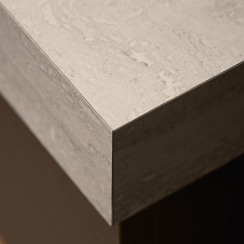 Detailfoto travertin werkblad met matte afwerking